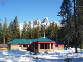 Отель HI-Castle Mountain Hostel  Касл Джанкшен